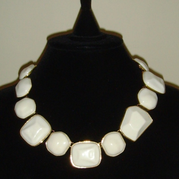 Kenneth Jay Lane (JKL) Chunky White Lucite Necklace and Earring Set - Picture 7 of 13